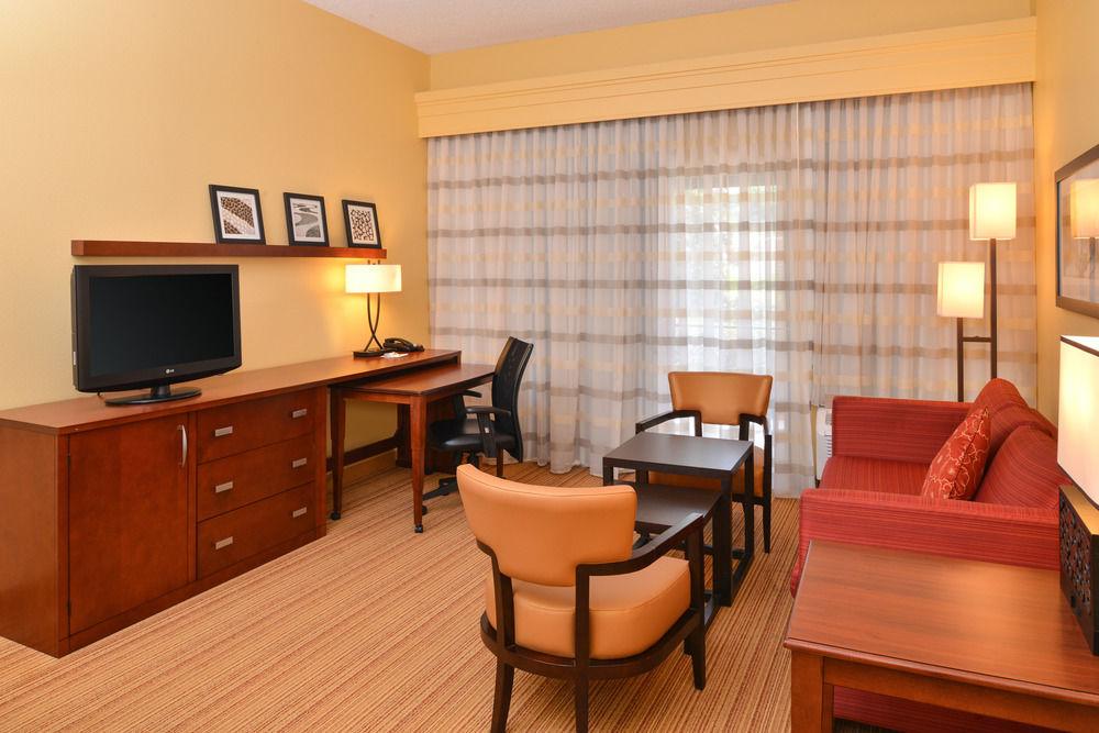 Courtyard By Marriott Columbia Northeast/Fort Jackson Area Extérieur photo